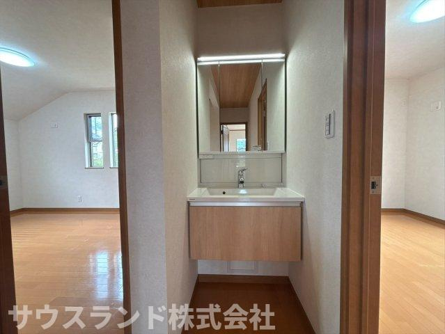 八王子市　城山手　中古戸建の独立洗面台