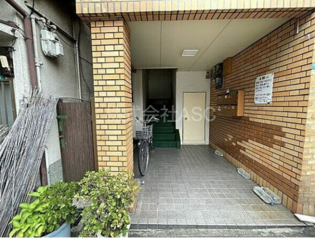 シャトー松山のエントランス