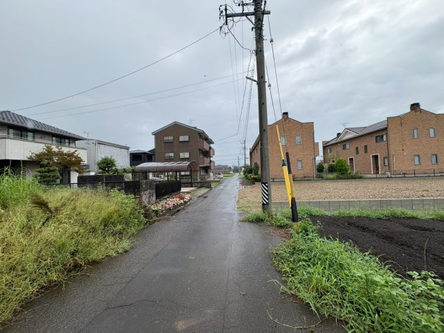 リーブルガーデン　各務原市那加前洞新町第５　全２区画分譲の前面道路含む現地写真|「現地（2026年10月5日）撮影」　
■前面道路　
■ヤマダ不動産　株式会社リライフ