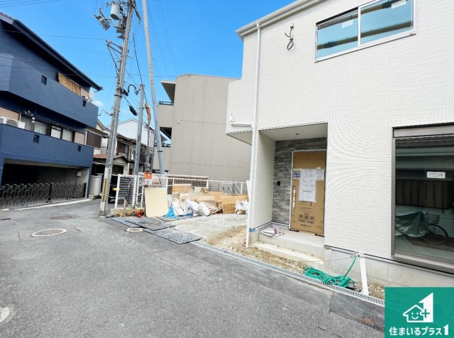 ■寝屋川市高柳　第1期　新築一戸建ての前面道路含む現地写真|周辺は落ち着いた街並みの住宅地！子育てがしやすい住環境です！まだ未完成ですが、現地でしかわからない事もございます。是非一度ご覧ください。