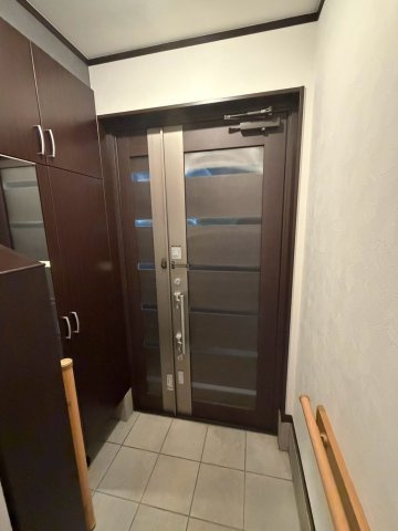 八尾市 久宝寺１丁目（久宝寺駅） 2階建 ３ＬＤＫの内装|毎日の帰宅を迎えてくれる明るい玄関♪