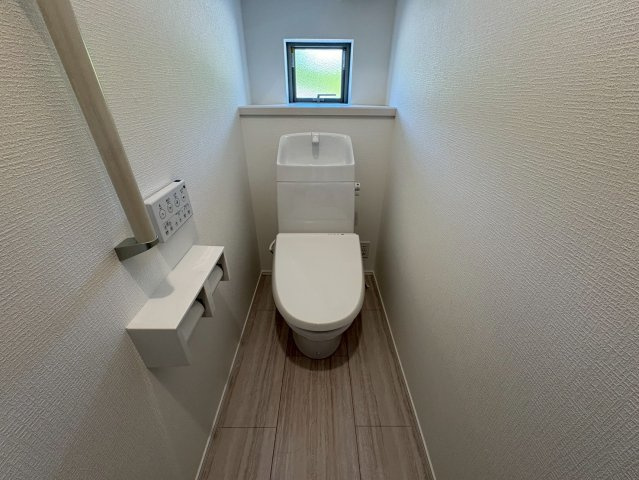 須磨区白川字高尾　新築戸建て　H-2のトイレ|シンプルで使いやすいトイレです