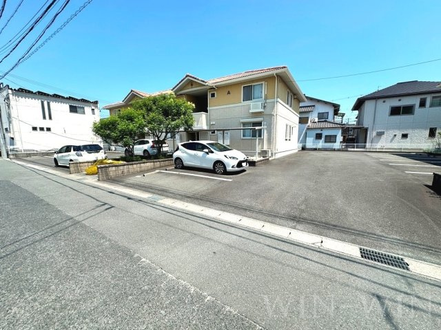 ウィルモア中浜 Aの駐車場