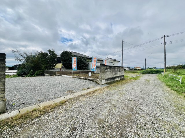前橋市富士見町石井の前面道路含む現地写真|閑静な農村地帯