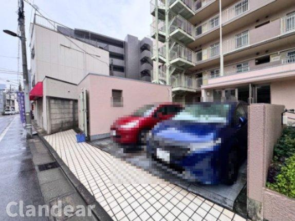 平井パーク・ホームズの駐車場|ドキドキの新生活も、安心してスタート。ぴったりの住まいを見つけませんか？クランディアが一緒に住まい選びをサポートします‼　まずは、お気軽にお問合せください　＃クランディア