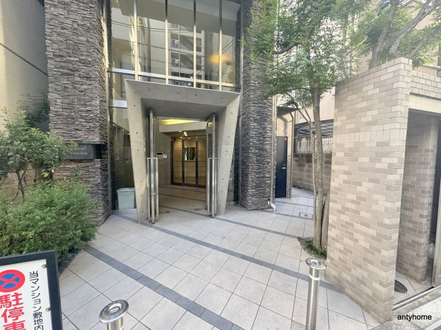 ダイドーメゾン大阪　北堀江　仲介手数料無料のエントランス