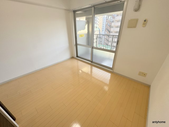 ダイドーメゾン大阪　北堀江　仲介手数料無料の居間・リビング