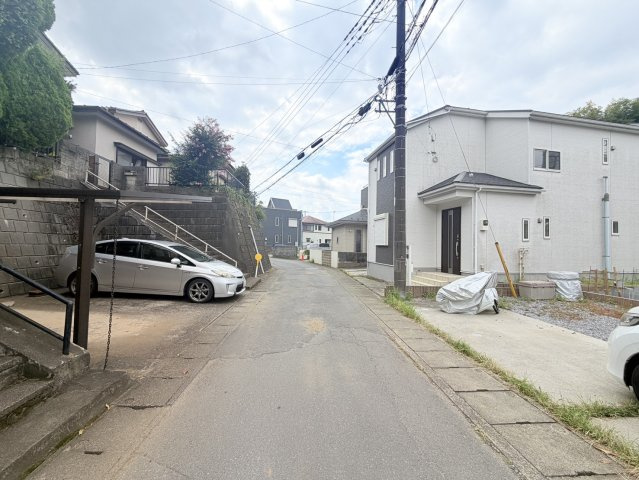 取手市白山中古戸建の前面道路含む現地写真