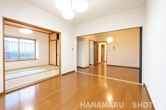 ダイアパレス千葉青葉台イーストアベニューの居間・リビング|※現在リフォーム中のため、一部写真はAIにより家具・家財を消去し、室内をイメージしやすく加工しております。