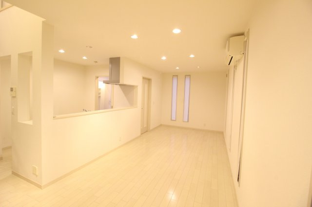 中区雄町　中古戸建　の居間・リビング
