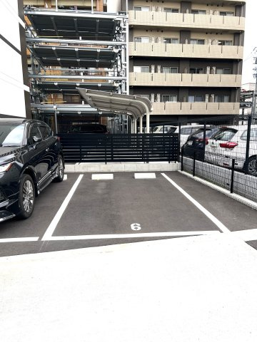CREST TAPP金山の駐車場