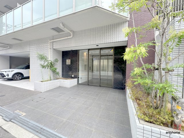 クレビオス難波イースト　仲介手数料無料のエントランス