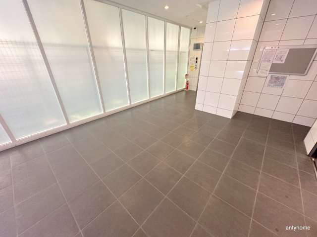 クレビオス難波イースト　仲介手数料無料のロビー