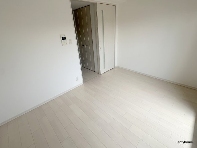 クレビオス難波イースト　仲介手数料無料の居間・リビング