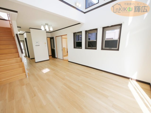 明石市魚住町清水　中古戸建の居間・リビング