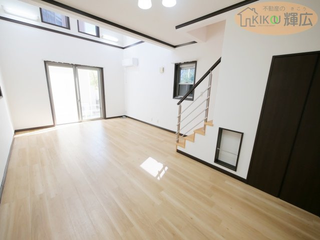 明石市魚住町清水　中古戸建の居間・リビング