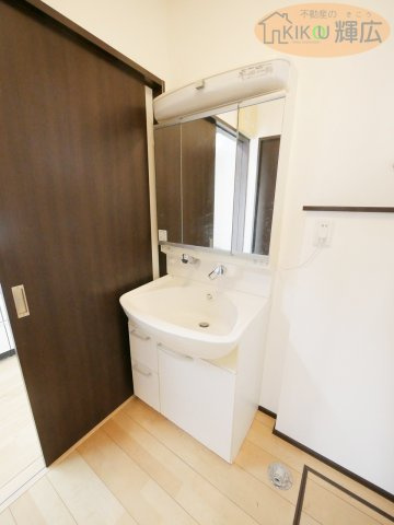 明石市魚住町清水　中古戸建の独立洗面台