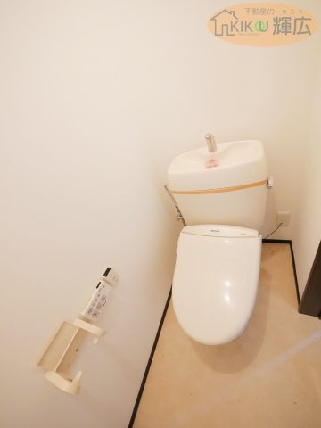 明石市魚住町清水　中古戸建のトイレ