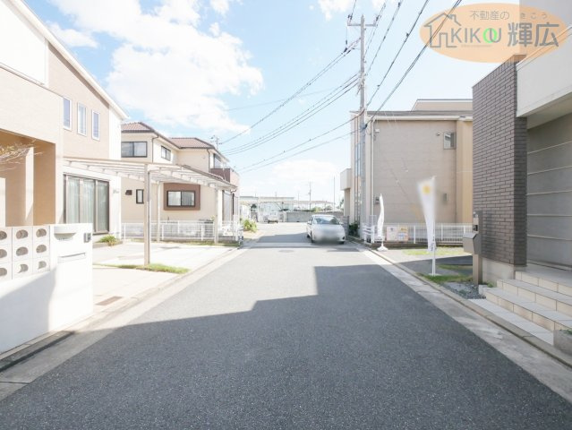 明石市魚住町清水　中古戸建の前面道路含む現地写真
