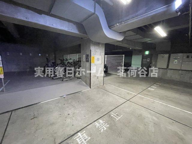 【駐車場】