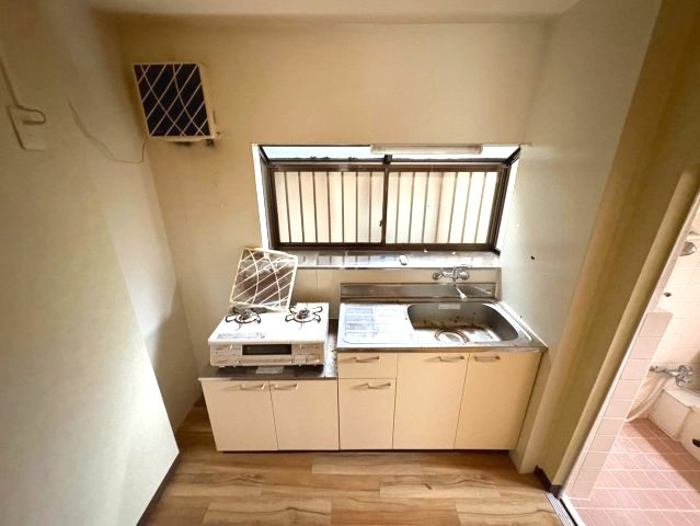 青山平屋のキッチン