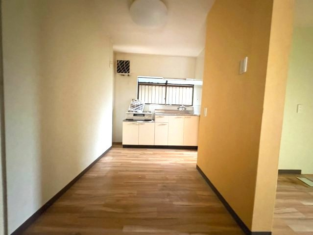 青山平屋の内装