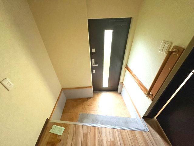 青山平屋の玄関
