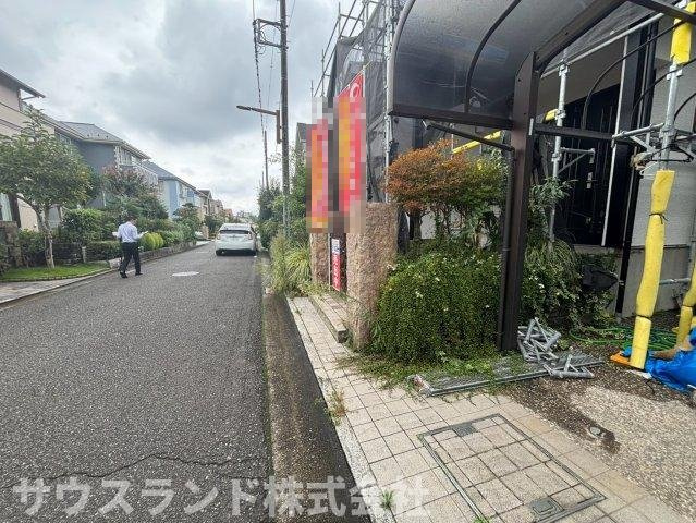 八王子市城山手 中古戸建ての前面道路含む現地写真