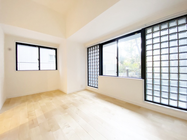 ＩＳＭ大宮の洋室|大きな窓付き！角部屋です☆