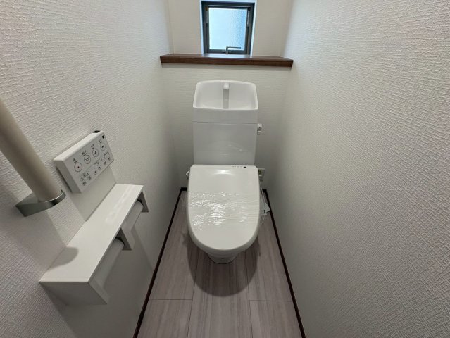 須磨区白川字高尾　新築戸建て　I-2のトイレ|トイレです