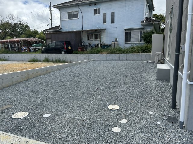 三木市志染町中自由が丘第10の駐車場