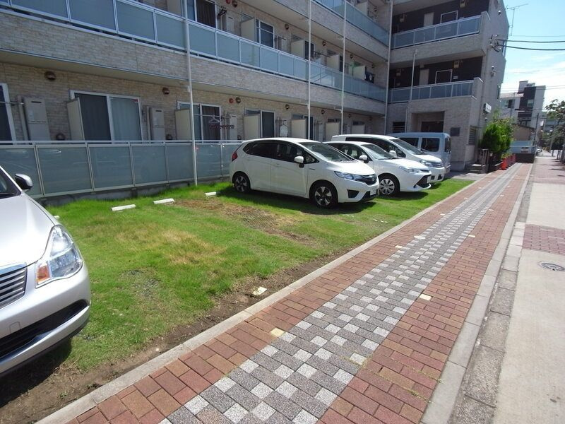 リブリ・みやびの駐車場