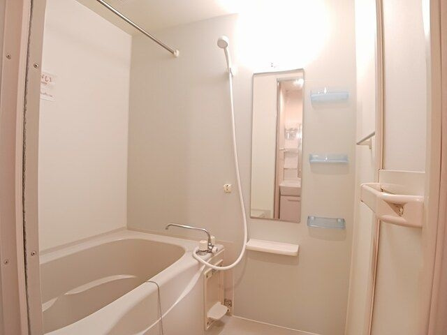 リ－ブルマロンＢの浴室