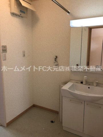 岡山市南区福富中２丁目のテラスの洗面所