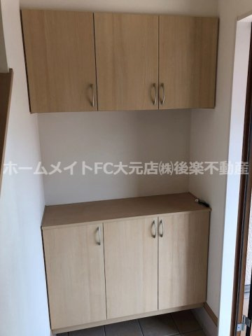岡山市南区福富中２丁目のテラスの玄関