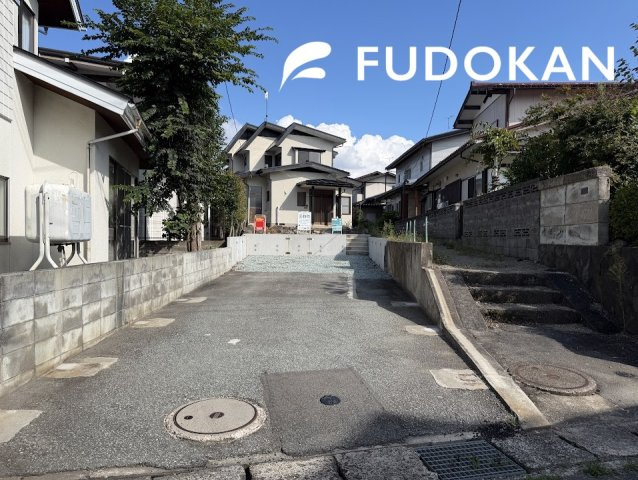山形市小白川【中古住宅】の駐車場|駐車場は広々3台駐車可能です。