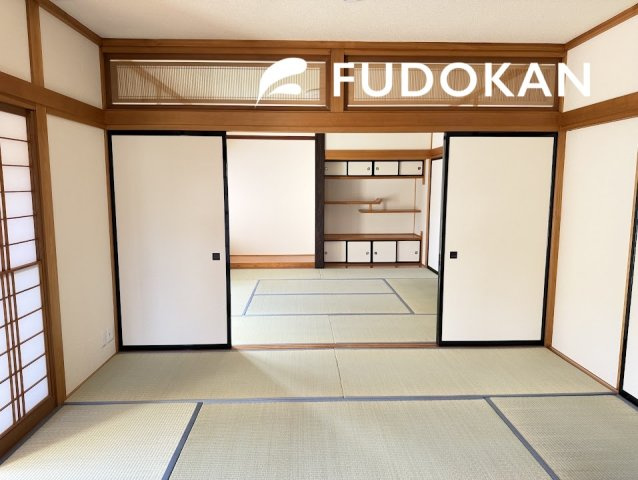 山形市小白川【中古住宅】の和室|大きな続きの和室は家族の団欒の場として家庭を包みます。