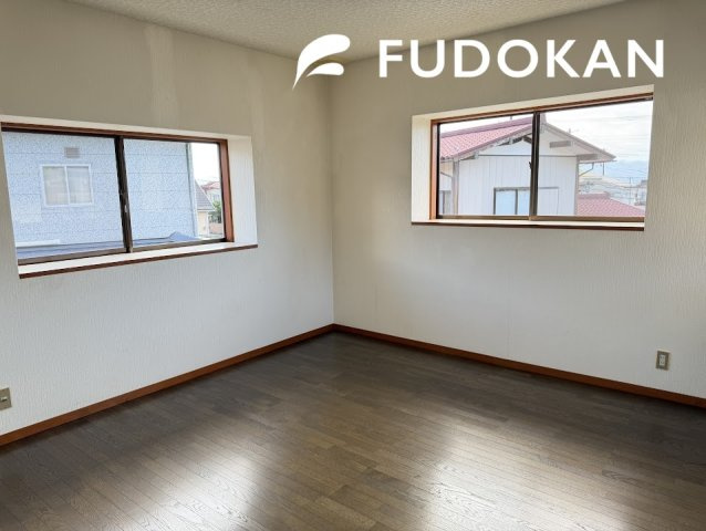 山形市小白川【中古住宅】の洋室|2階寝室は8畳ございます。部屋数充実で家族におすすめです。