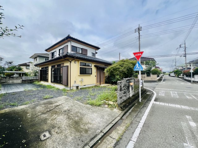 前橋市鶴が谷町の外観|駐車スペース３台可◎