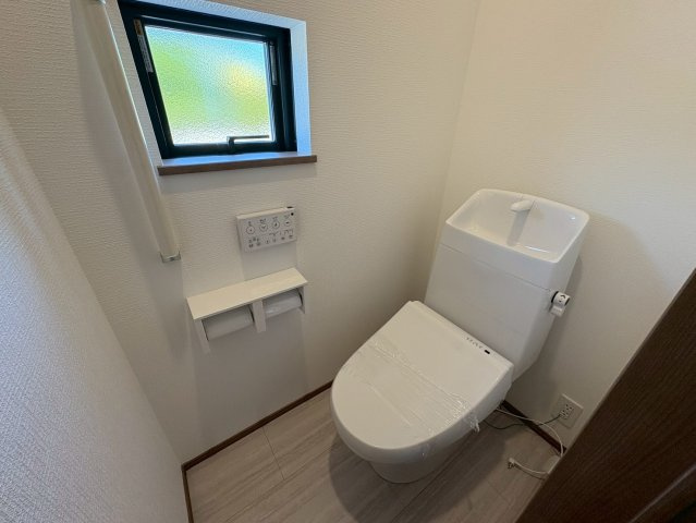 須磨区白川字高尾　新築戸建て　I-3のトイレ|シンプルで使いやすいトイレです