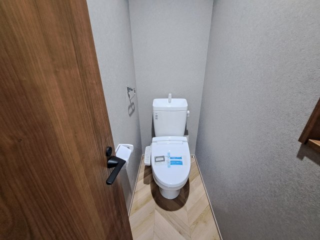 今津山中町戸建のトイレ