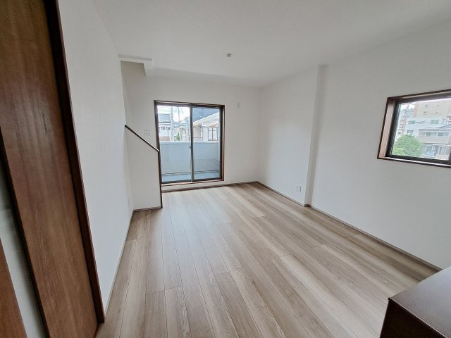 今津山中町戸建の居間・リビング