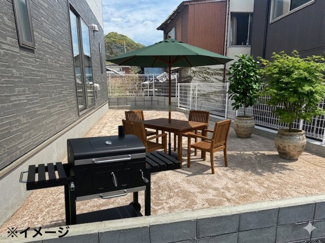 【庭】 | 呉市川尻町東4丁目（全1棟） | 建物横に設けられたフリースペースです。日当たりが良く、ガーデニングやDIY、お子様のビニールプール遊びなど、住まう方の用途に合わせて多目的に活用できるゆとりがあります。