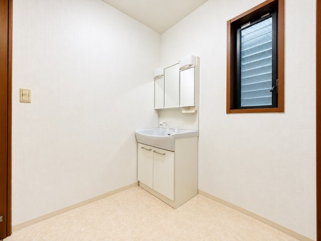 戸建　東尻池町6丁目の独立洗面台|AIにより動産物は消しております。