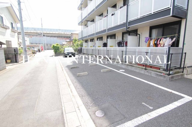 レオパレスプロスペラーレの駐車場