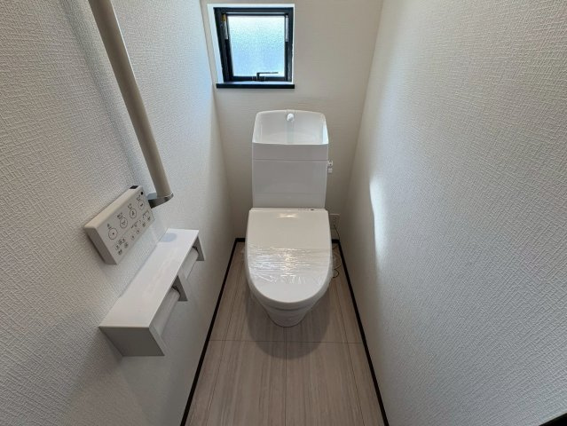 須磨区車字梨川　新築戸建て　I-4のトイレ|落ち着いたトイレです