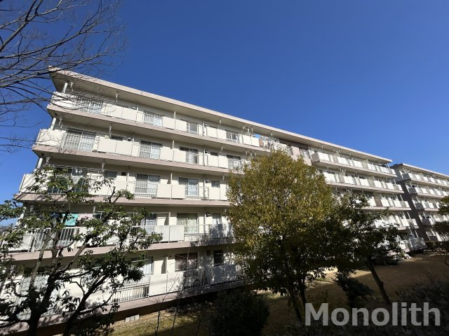 光明台１号棟の外観