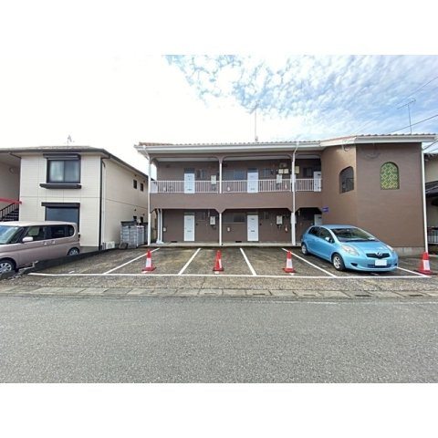 コーポフローレスの駐車場