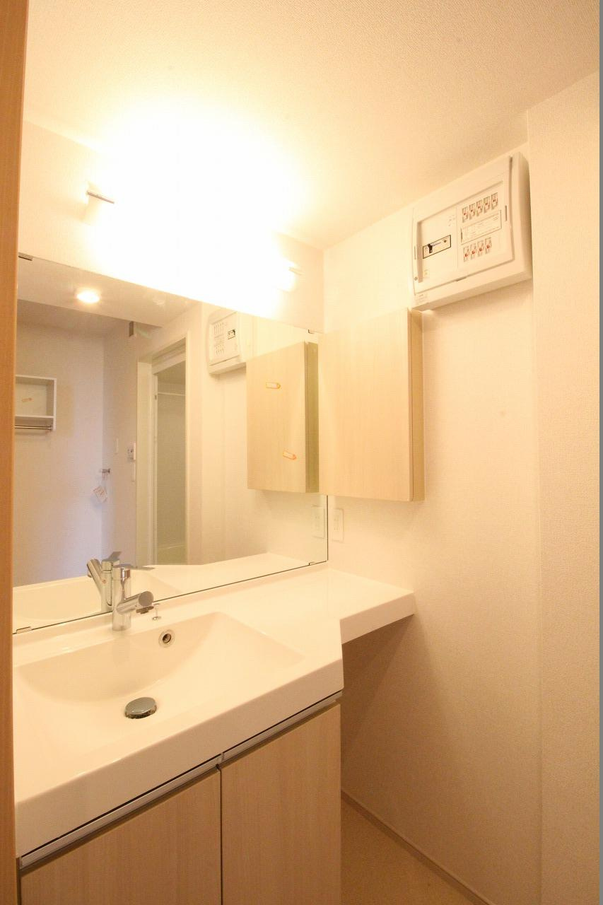 クレモンティーヌ　Aの洗面所|※お部屋により仕様が異なる場合があります※