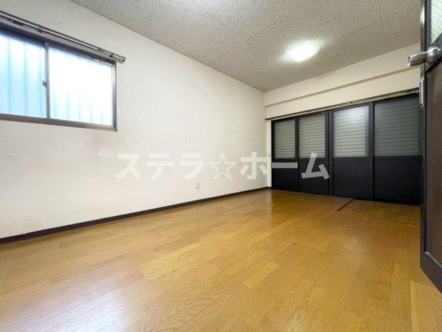 今津北5 中古戸建の洋室|個人の部屋や寝室として使える洋室です